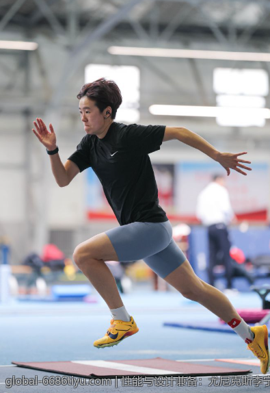 性能与设计兼备：尤尼克斯李宁2026羽毛球拍新品系列